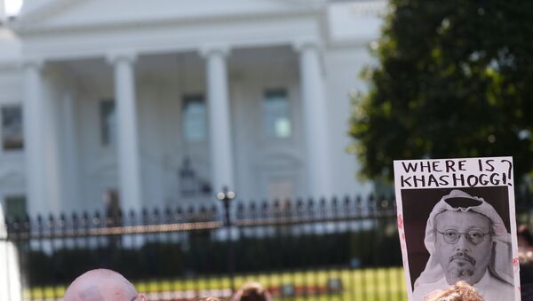 تظاهرة أمام البيت الأبيض تطالب بفرض عقوبات فورية على السعودية بسبب الصحفي جمال خاشقجي - سبوتنيك عربي