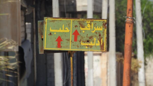 لوحة طرقية بالقرب من معبر أبو الظهور الإنساني في سوريا - سبوتنيك عربي