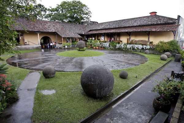 يتم عرض أشكال هندسية حجرية، تم العثور عليها في بالمار سور ، على بعد 300 كم جنوب شرق سان خوسيه ، معروضة في المتحف الوطني في عاصمة كوستاريكا - سبوتنيك عربي