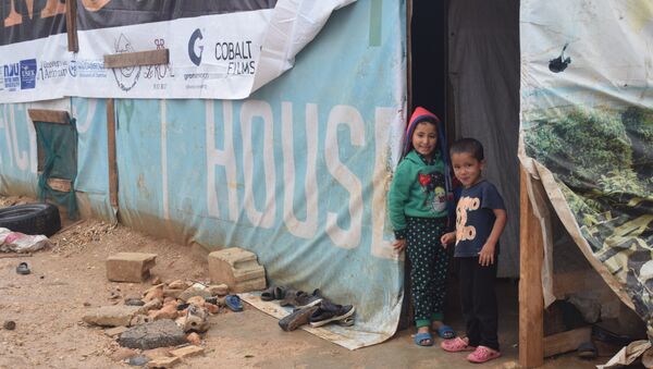 اللاجئون السوريون يستعدون لفصل الشتاء في ظل نقص المساعدات وإرتفاع أسعار المحروقات - سبوتنيك عربي