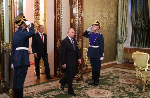 الرئيس فلاديمير بوتين قبل لقائه رئيس الوزراء الإيطالي جوزيبي كونتي، 24 أكتوبر/ تشرين الأول 2018 - سبوتنيك عربي