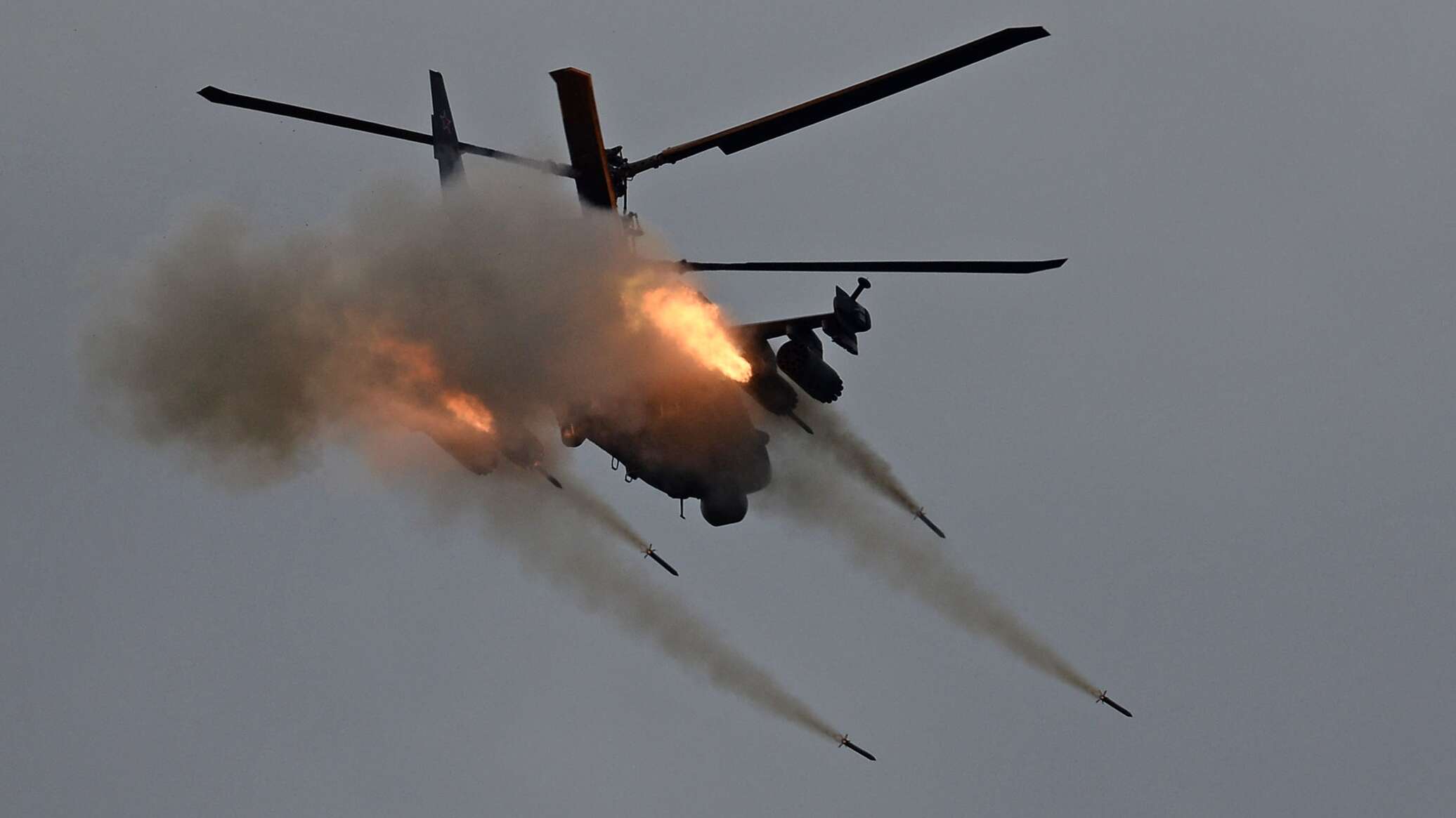 "مي-28إن" بغطاء من حوامات "كا-52" و"مي-8" تهاجم نقاطا أوكرانية محصنة في كوبيانسك... فيديو