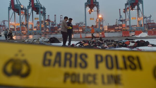 فرق الإنقاذ وطواقم البحث تواصل تفتيش موقع تحطم الطائرة الإندونيسية، إندونيسيا - سبوتنيك عربي