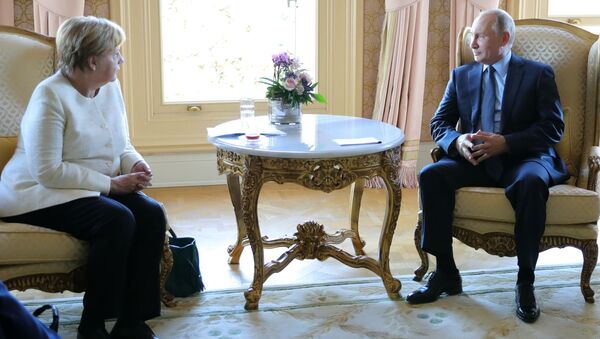  المستشارة الألمانية أنجيلا ميركل والرئيس الروسي فلاديمير بوتين في اسطنبول، تركيا 27 أكتوبر/ تشرين الأول 2018 - سبوتنيك عربي