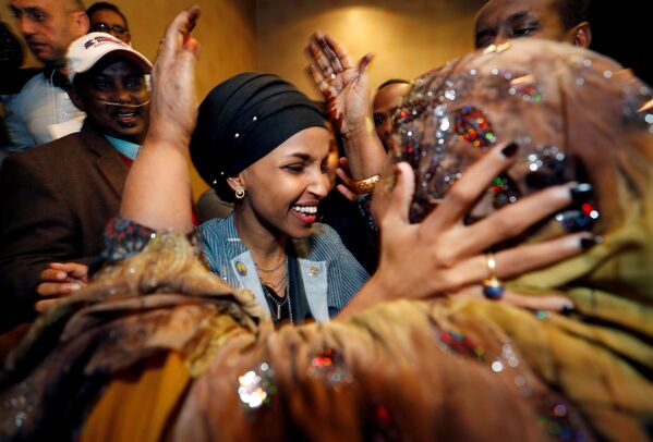 أول محجبة من جذور صومالية، إلهان عمر، تدخل الكونغرس الأمريكي - سبوتنيك عربي