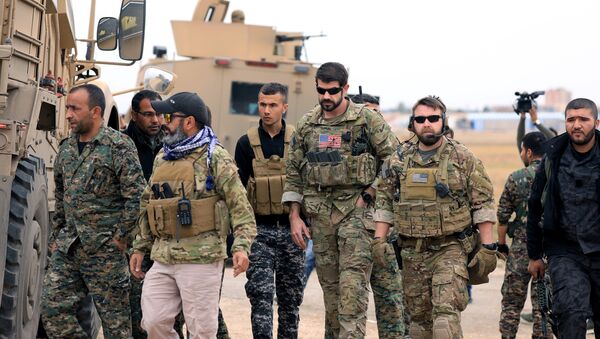 الجيش الأمريكي وعناصر من قوات سوريا الديمقراطية في دورية لهم بمدينة الحسكة بسوريا - سبوتنيك عربي
