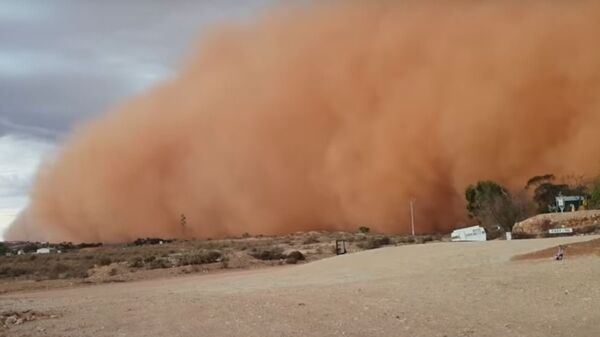 عاصفة ترابية غريبة تغطي مدينة أسترالية - سبوتنيك عربي