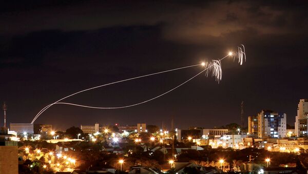 القبة الحديدية تعترض صواريخ من غزة باتجاه مدينة عسقلان - سبوتنيك عربي