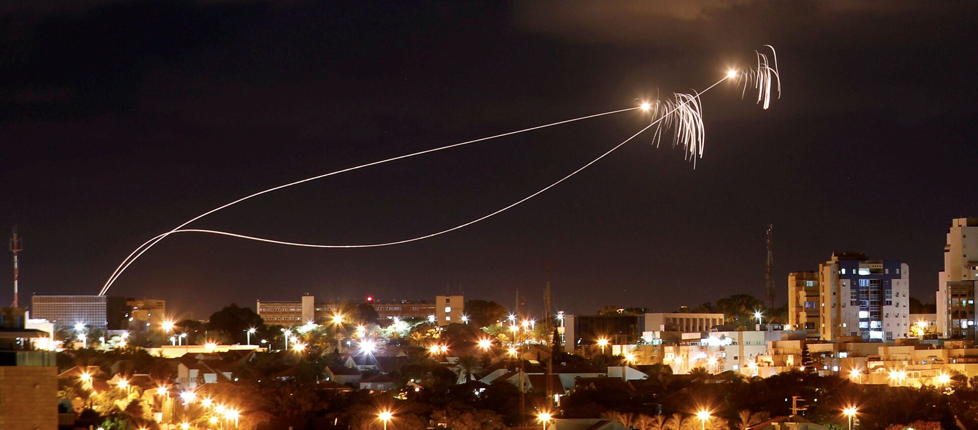 القبة الحديدية تعترض صواريخ من غزة باتجاه مدينة عسقلان - سبوتنيك عربي, 1920, 12.05.2021