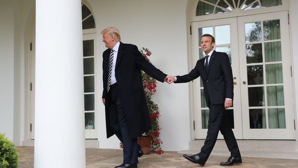 الرئيس الامريكي دونالد ترامب والرئيس الفرنسي ماكرون - سبوتنيك عربي