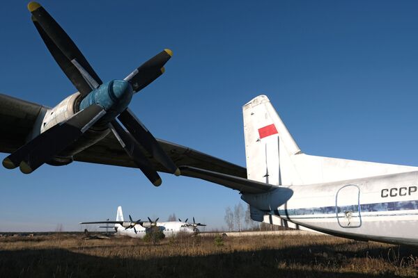طائرة آن-10أ - سبوتنيك عربي