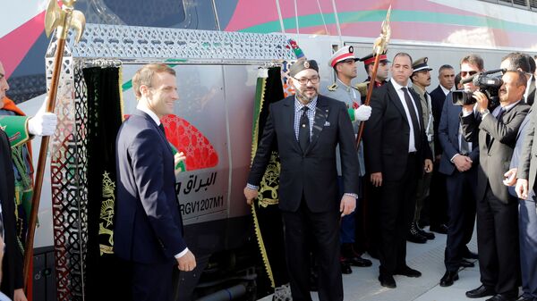 الرئيس الفرنسي إيمانويل ماكرون والملك المغربي محمد السادس يحضران حفل إطلاق أول قطار عالي السرعة للعمل في إفريقيا بطنجة - سبوتنيك عربي