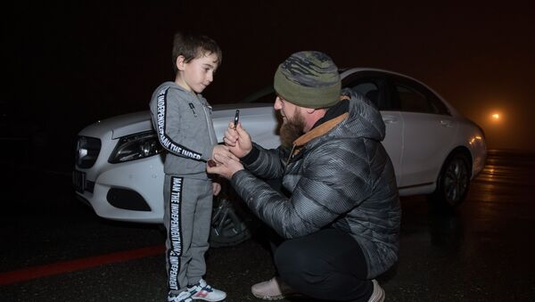 الطفل الشيشاني، رحيم كورييف، من قرية دوبا-يورت الشيشانية قام بـ4105 تمرين ضغط دون انقطاع بوقت قدره ساعتين و25 دقيقة - سبوتنيك عربي