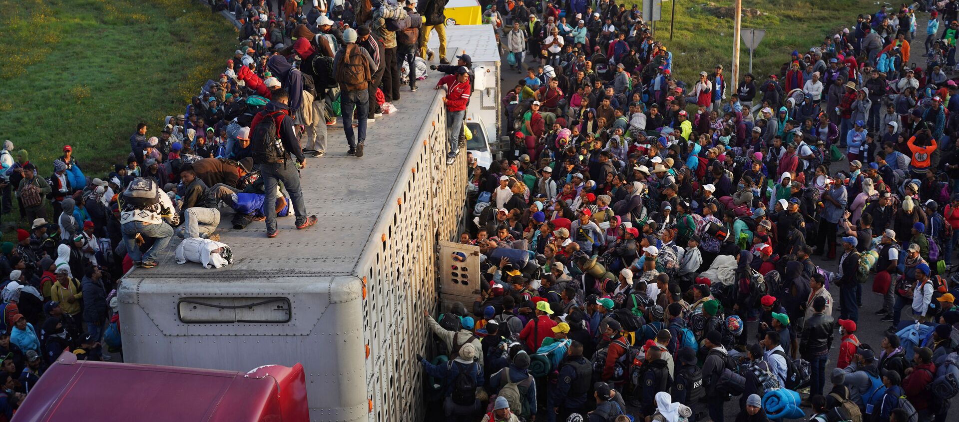  قافلة من آلاف من المهاجرين على حدود المكسيك، يتجهون إلى حدود الولايات المتحدة الأمريكية 12 نوفمبر/ تشرين الثاني 2018 - سبوتنيك عربي, 1920, 20.08.2021