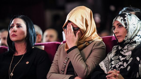 خديجة جنكيز، خطيبة الصحفي السعودي جمال خاشقجي، خلال حفل لتكريم الصحفي خاشقجي، 11 نوفمبر /تشرين الثاني 2018 - سبوتنيك عربي