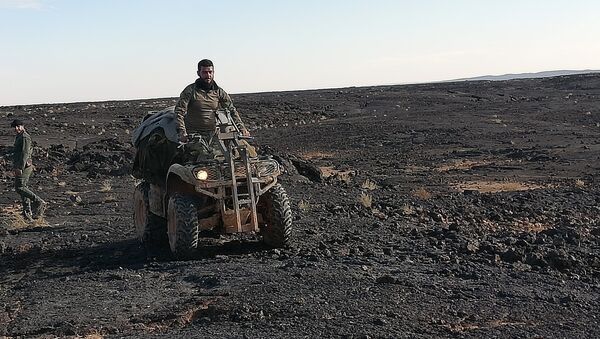 الجيش السوري - راجمات جولان السورية تزف النصر فوق جحور داعش في تلول الصفا - سبوتنيك عربي