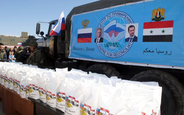 مركز المصالحة الروسي يقدم مئات السلل الغذائية لفقراء إنخل بريف درعا - سبوتنيك عربي
