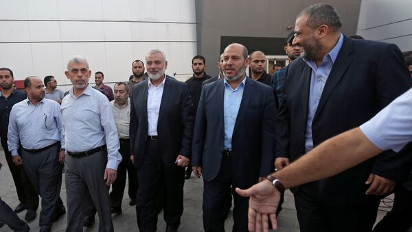 يحيى السناور وإسماعيل هنية وكبار قادة حماس يصلان إلى معبر رفح الحدودي في جنوب قطاع غزة - سبوتنيك عربي