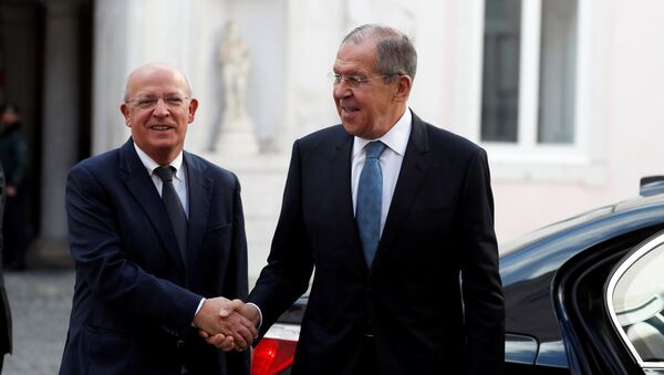 وزير الخارجية الروسي سيرغي لافروف مع نظيره البرتغالي في لشبونة - سبوتنيك عربي