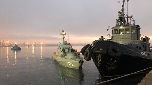 الوضع في مضيق كيرتش، القرم، روسيا - السفن الحربية الأوكرانية المحتجزة في ميناء كيرتش - سبوتنيك عربي