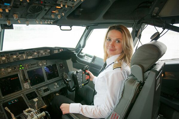 سفيتلانا يميرينكو، أول امرأة طيار في شركة بيل آفيا البيلاروسية - سبوتنيك عربي