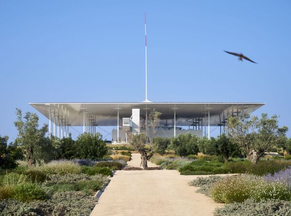 مشروع معماري لـ مركز الثقافة باسم ستافروس نيارخوس في اليونان، الحاصل على جائزة RIBA AWARD for International Excellence - سبوتنيك عربي