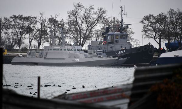 السفن الأوكرانية المحتجزة في مضيق كيرتش، القرم، روسيا - سبوتنيك عربي