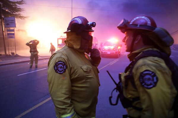 رجال إطفاء الحرائق في كاليفورنيا - سبوتنيك عربي