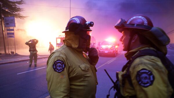 رجال إطفاء الحرائق في كاليفورنيا - سبوتنيك عربي