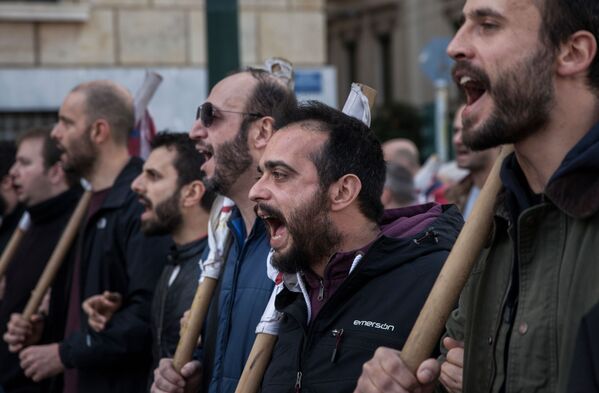 اضراب عام لمدة 24 ساعة من قبل عمال القطاع الخاص في أحد شوارع مدينة أثينا، اليونان - سبوتنيك عربي
