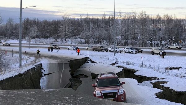 A car is trapped on a collapsed section of the offramp of Minnesota Drive in Anchorage, Friday, Nov. 30, 2018. - سبوتنيك عربي