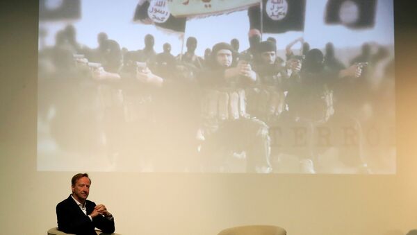 أليكس يونغر رئيس جهاز المخابرات المعروف باسم MI6 يلقي خطابًا في جامعة سانت أندروز  في إسكتلندا - سبوتنيك عربي