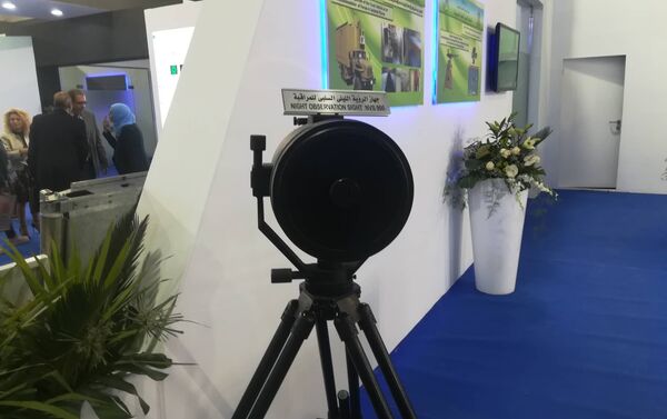 أجهزة مراقبة تنتجها الشركة العربية للبصريات في معرض إيديكس 2018 في مصر - سبوتنيك عربي