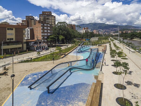 مشروع معماري لـ حدائق بالقرب من نهر في كولومبيا، الذي فاز في فئة أفضل مشاريع المستقبل لعام 2018 - سبوتنيك عربي