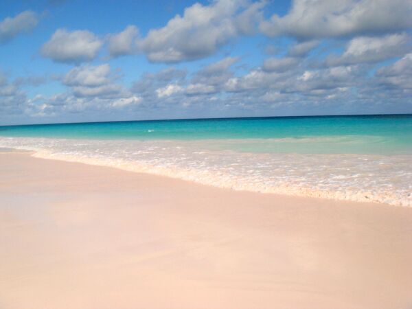 الشاطئ الوردي على جزيرة هاربور، ضمن جزر باهاماس - سبوتنيك عربي