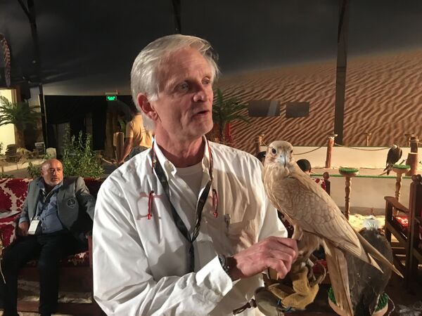 الصقار الألماني يشارك في معرض الصقور في السعودية الصقار الألماني يشارك في معرض الصقور في السعودية - سبوتنيك عربي