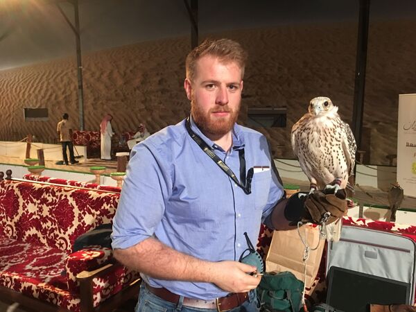 الصقار البريطاني توبي ميك الصقار البريطاني توبي ميك - سبوتنيك عربي
