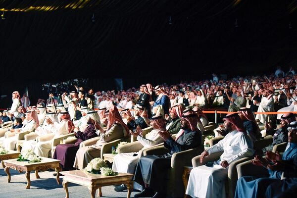 جانب من الحضور لمعرض الصقور جانب من الحضور لمعرض الصقور - سبوتنيك عربي
