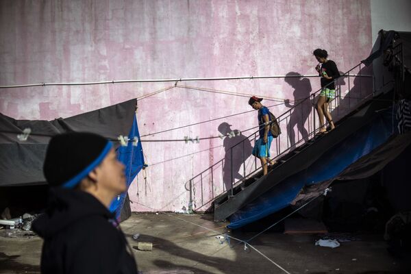 مهاجرون من أمريكا الوسطى في تيخوانا، كاليفورنيا الجنوبية، المكسيك 2 ديسمبر/ كانون الأول 2018 - سبوتنيك عربي