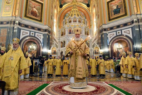 البطريرك كيريل خلال الخدمة في كاتدرائية المسيح المخلص في موسكو - سبوتنيك عربي