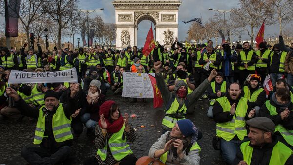 مظاهرات السترات الصفراء، احتجاجت في باريس، فرنسا ديسمبر/ كانون الأول 2018 - سبوتنيك عربي