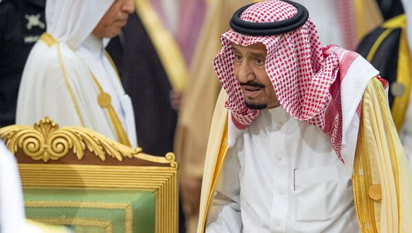العاهل السعودي الملك سلمان بن عبد العزيز خلال القمة الخليجية في الرياض - سبوتنيك عربي