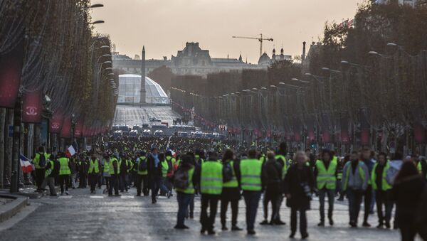 مظاهرات السترات الصفراء، احتجاجت في باريس، فرنسا ديسمبر/ كانون الأول 2018 - سبوتنيك عربي