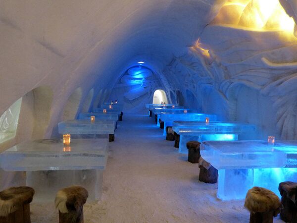 مطعم لومي لينا (LumiLinna) في قلعة الثلج في مرفأ كيمي الداخلي، فنلندا - سبوتنيك عربي