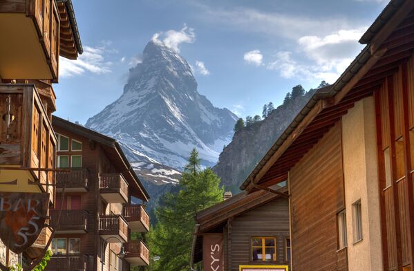 مشهد يطل على ماترهورن في جبال الألب بينيني على حدود سويسرا وإيطاليا - سبوتنيك عربي