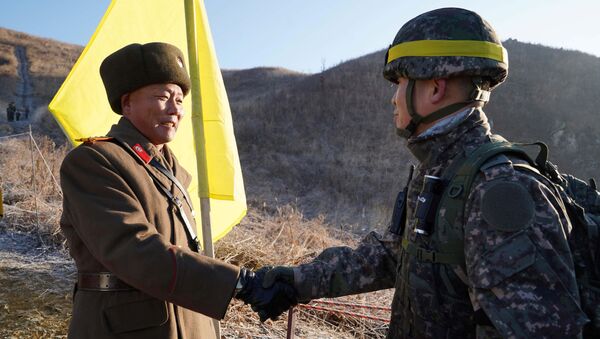 الحدود بين كوريا الجنوبية و كوريا الشمالية - الجنود - الجيش الكوري الجنوبي والشمالي، 12 ديسمبر/ كانون الأول 2018 - سبوتنيك عربي