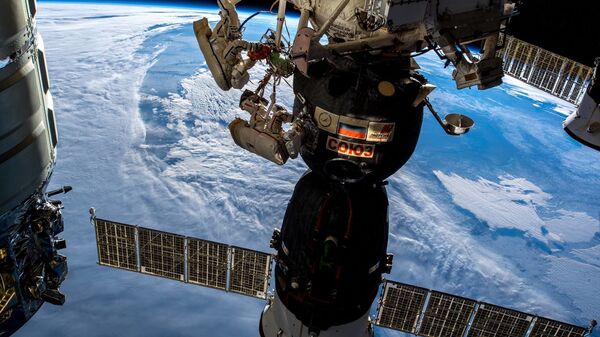 تنفيذ عملية السير خارج مركبة الفضاء الدولية للرواد الفضاء روس كوسموس الروسيان أوليغ كونونينكو وسيرغي بروكوليف، 11 ديسمبر/ كانون الأول 2018 - سبوتنيك عربي