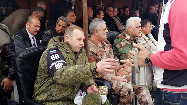بحضور روسي...درعا تحتفل بالتحاق مئات المسلحين السابقين و(المتخلفين) بصفوف الجيش - سبوتنيك عربي