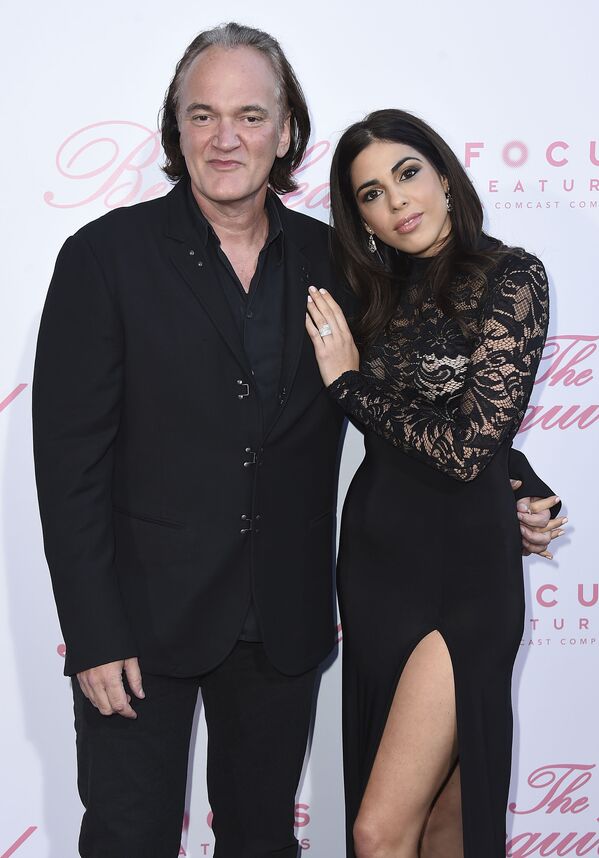 المخرج الشهير كفينتين تارانتينو وعارضة الأزياء والمغنية الإسرائيلية دانيال بيك، تزوجا في نوفمبر/ تشرين الثاني 2018 - سبوتنيك عربي