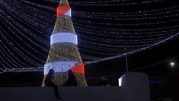 شجرة عيد الميلاد في ساحة سلفادور ديل موندو في العاصمة سان سلفادور، جمهورية السلفادور 14 ديسمبر/ كانون الاول 2018 - سبوتنيك عربي